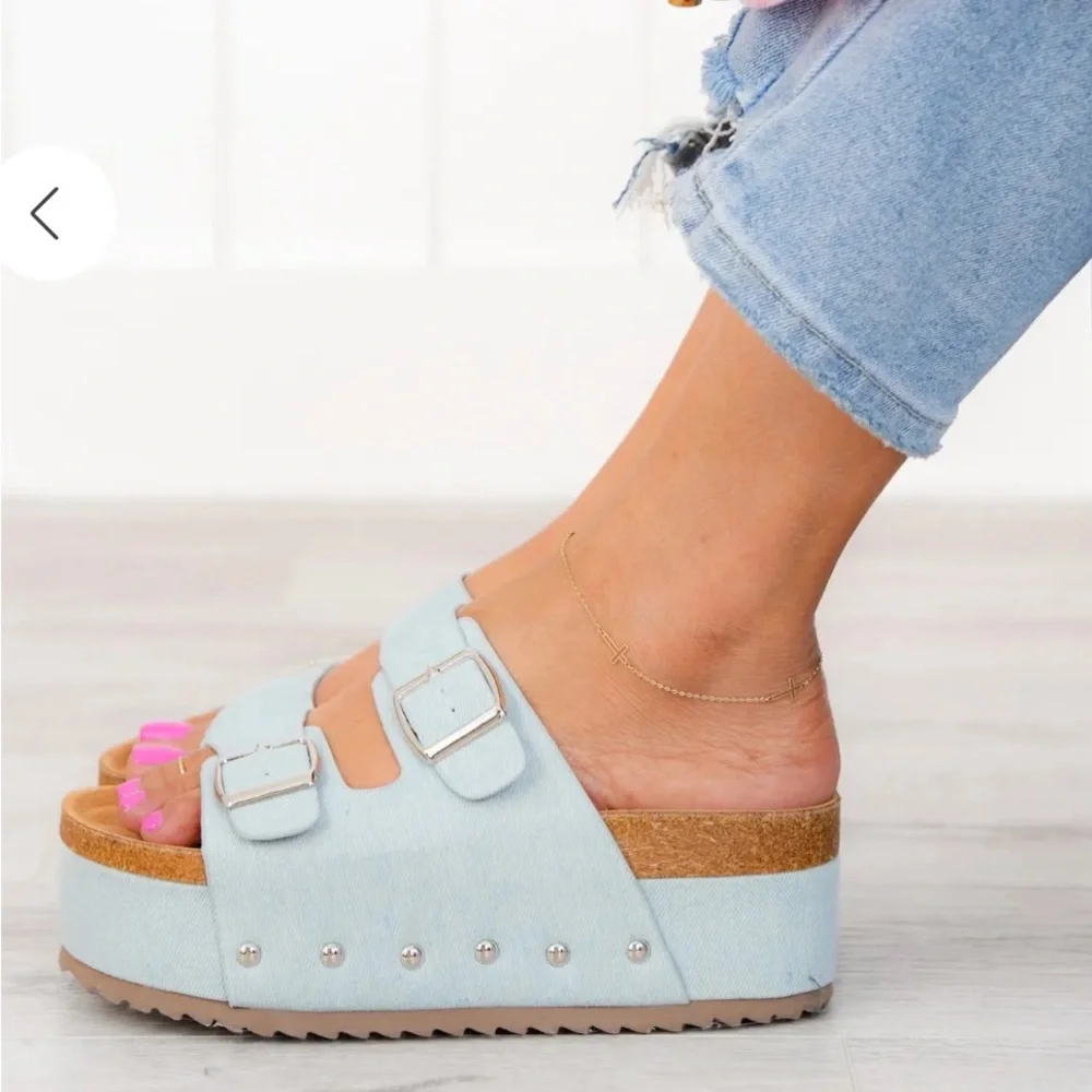 Platform Sandal - Picture 2 of 2